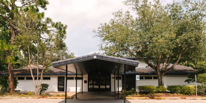 Flourish Family Chiropractic building where Bayou City Breastfeeding co-locates in Webster